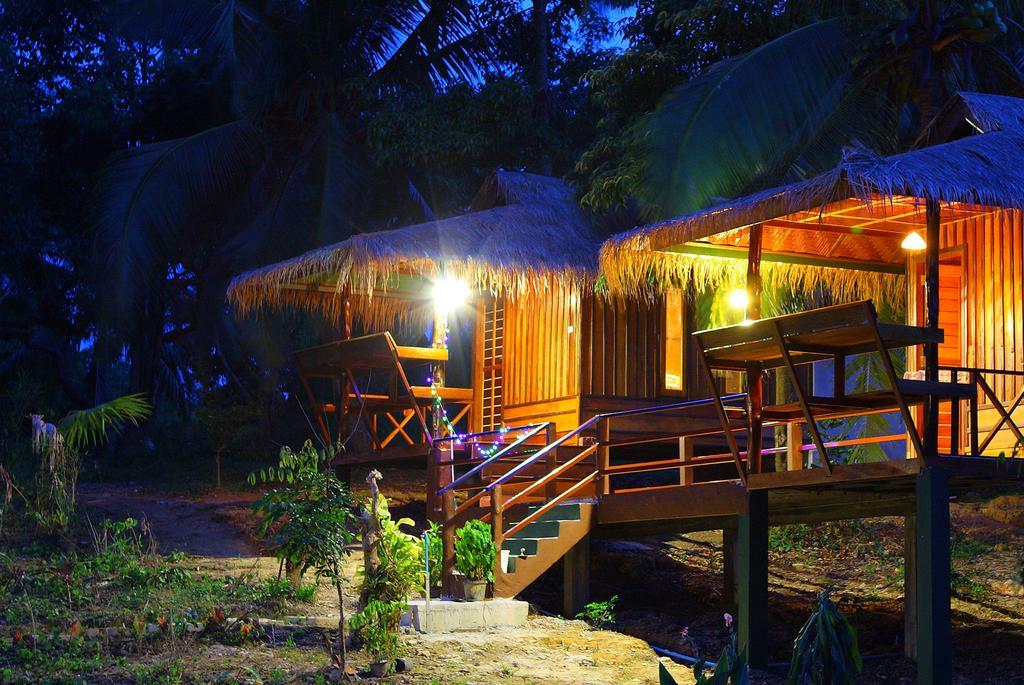 Phayam Garden View Hotel Koh Phayam Quarto foto